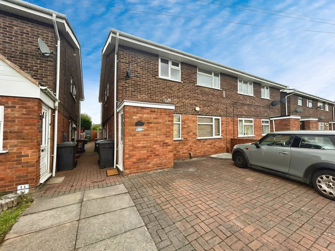 2 bed flat to rent — Peach Road, Willenhall, WV12