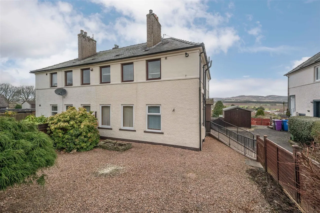 2 bed flat for sale, Dronley Terrace, Muirhead