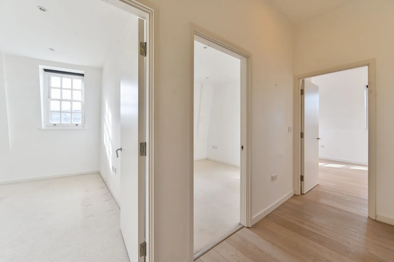London, SW4, photo 11
