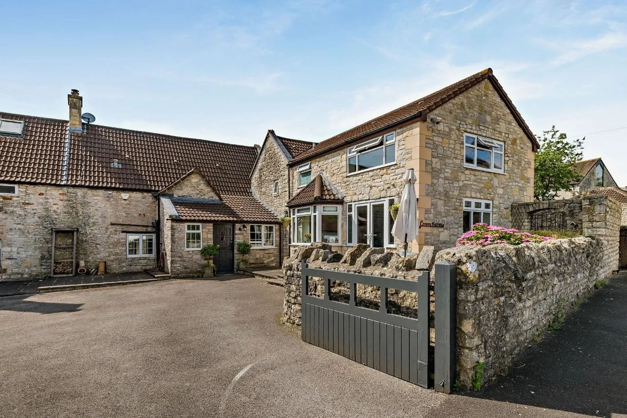 4 bed house for sale — Green Farm, The Green, Bath, Somerset, BA2