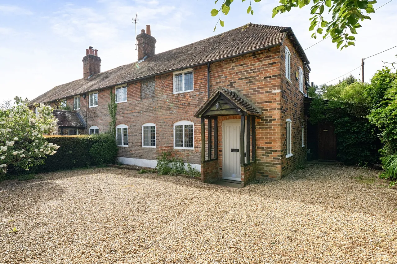 4 bed house for sale — Mulberry Cottage, Tunworth, Basingstoke, RG25 2NB