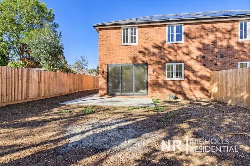 Denys Place, Chessington, KT9, photo 12
