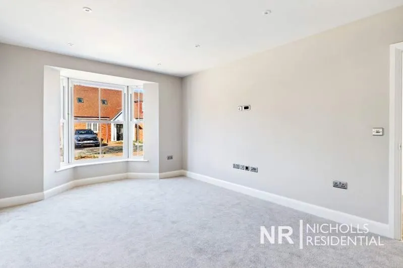 Denys Place, Chessington, KT9, photo 16