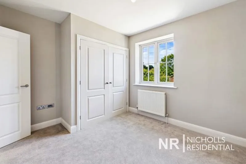 Denys Place, Chessington, KT9, photo 11