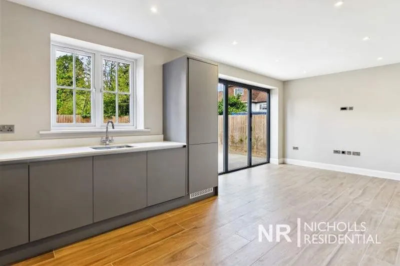 Denys Place, Chessington, KT9, photo 5