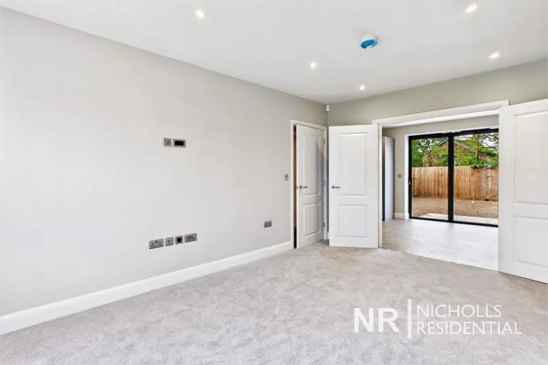 Denys Place, Chessington, KT9, photo 4