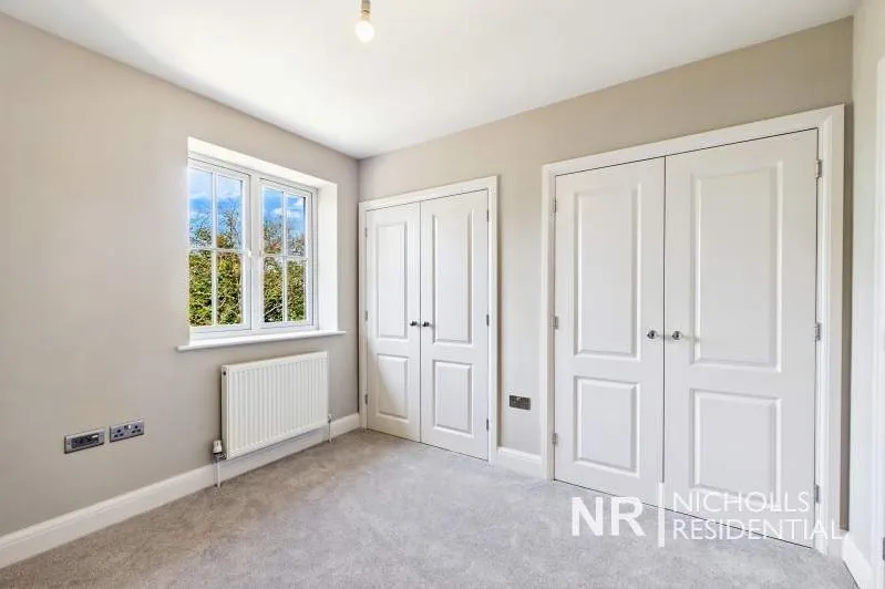 Denys Place, Chessington, KT9, photo 8