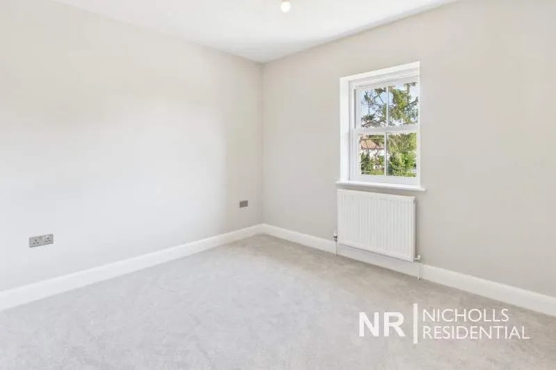 Denys Place, Chessington, KT9, photo 14