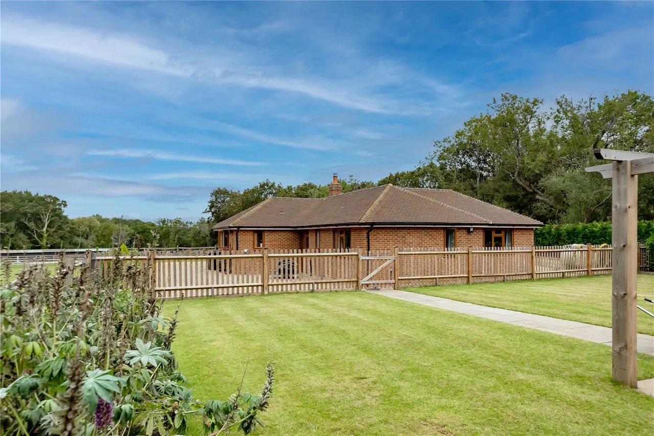 Pound Farm Lane, Ash Green, GU12 6EH, photo 4