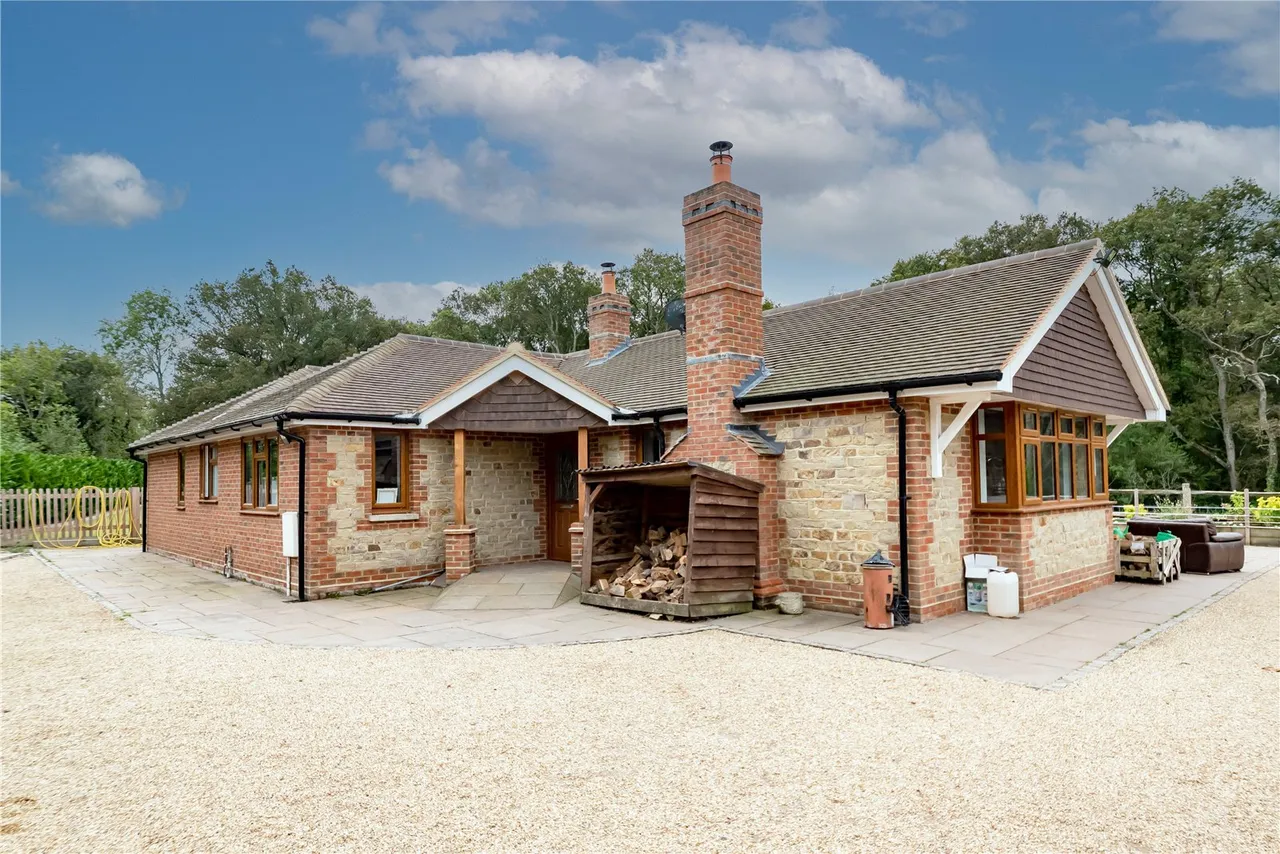 3 bed house for sale — Pound Farm Lane, Ash Green, GU12 6EH