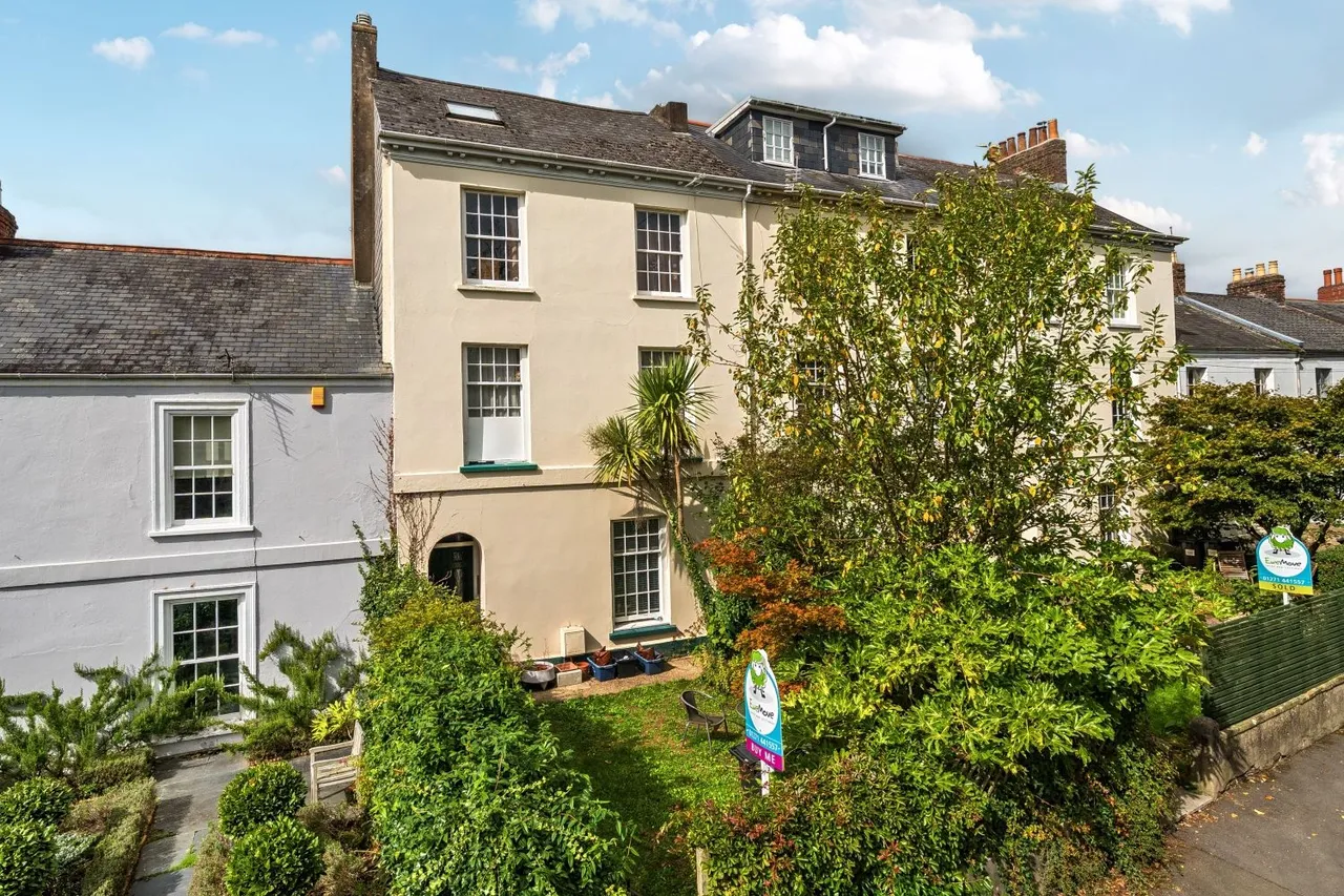 2 bed flat for sale, Barbican Terrace, Barnstaple, EX32