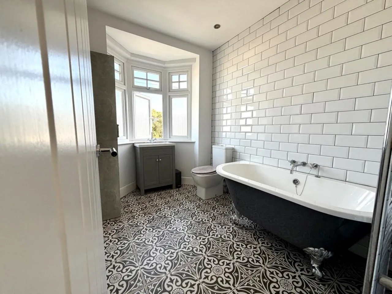 Redhill Drive, BH10, photo 16