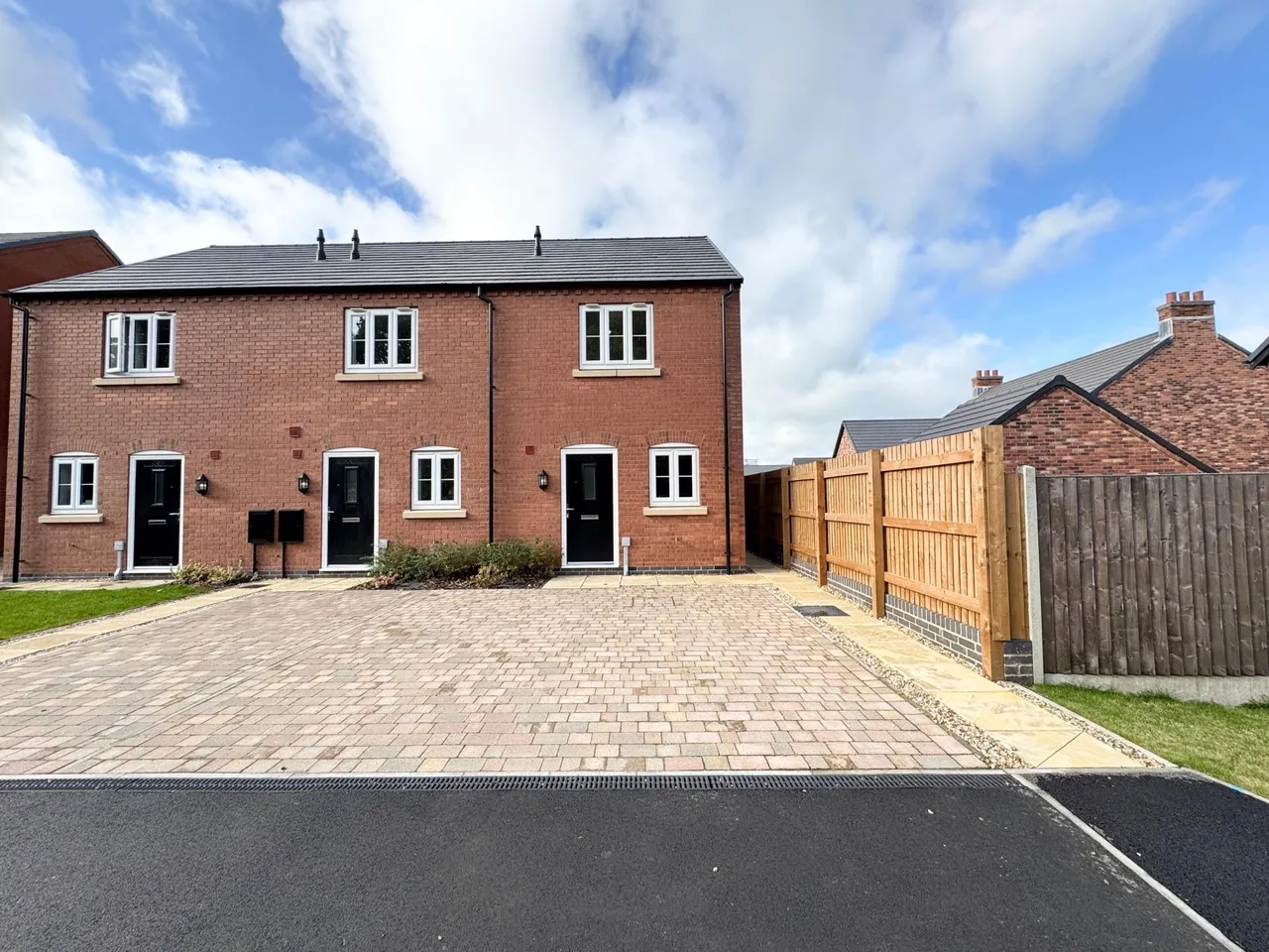 2 bed house to rent, Meadowfields View, Swanwick, DE55