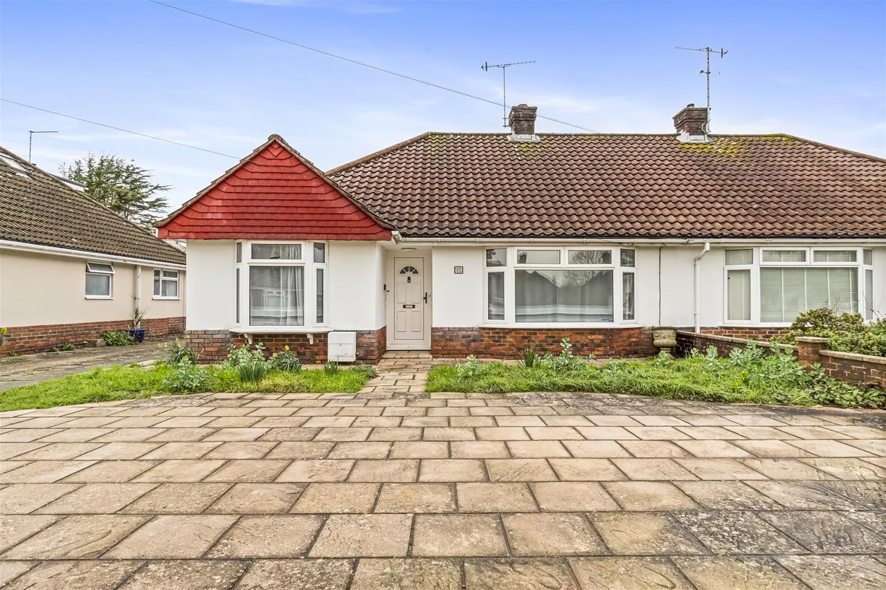 3 bed house for sale — Harwood Avenue, Goring-By-Sea, Worthing
