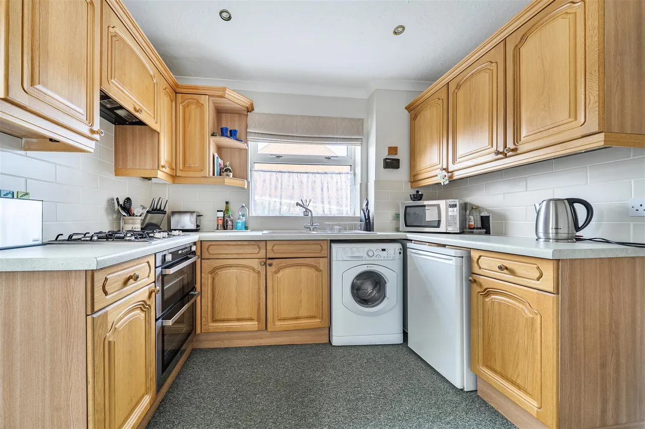 Westfield Road, Camberley, photo 4