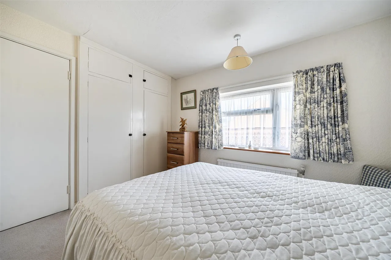 Westfield Road, Camberley, photo 7