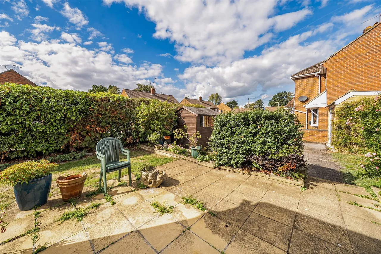 Westfield Road, Camberley, photo 10