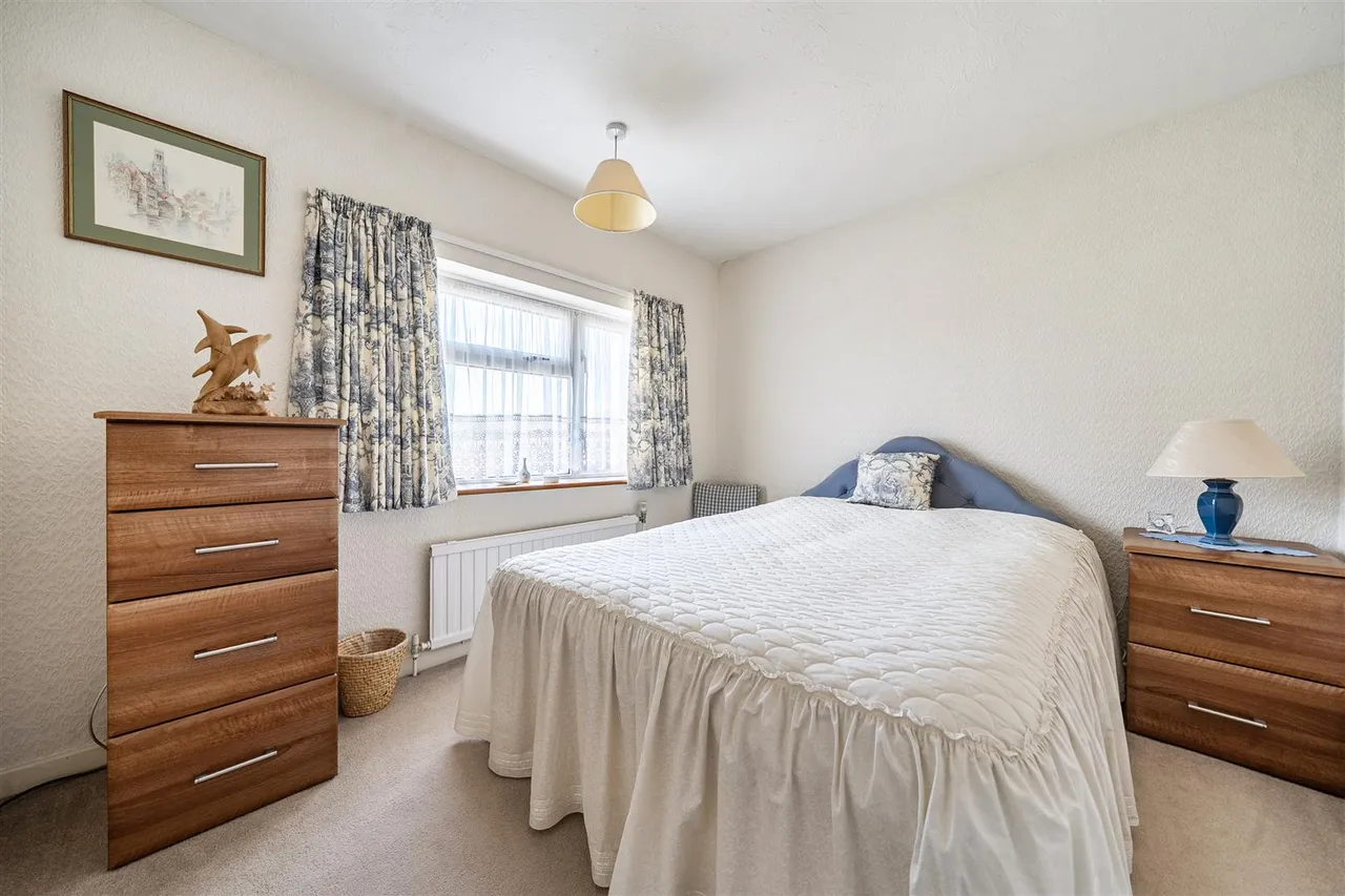 Westfield Road, Camberley, photo 5