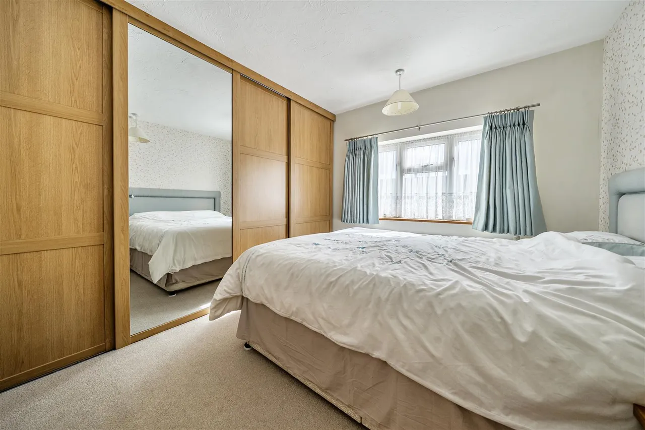 Westfield Road, Camberley, photo 6