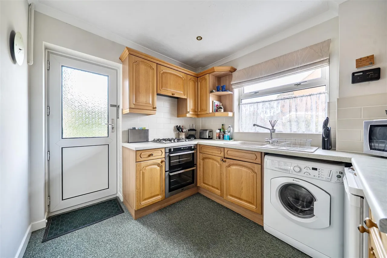 Westfield Road, Camberley, photo 15