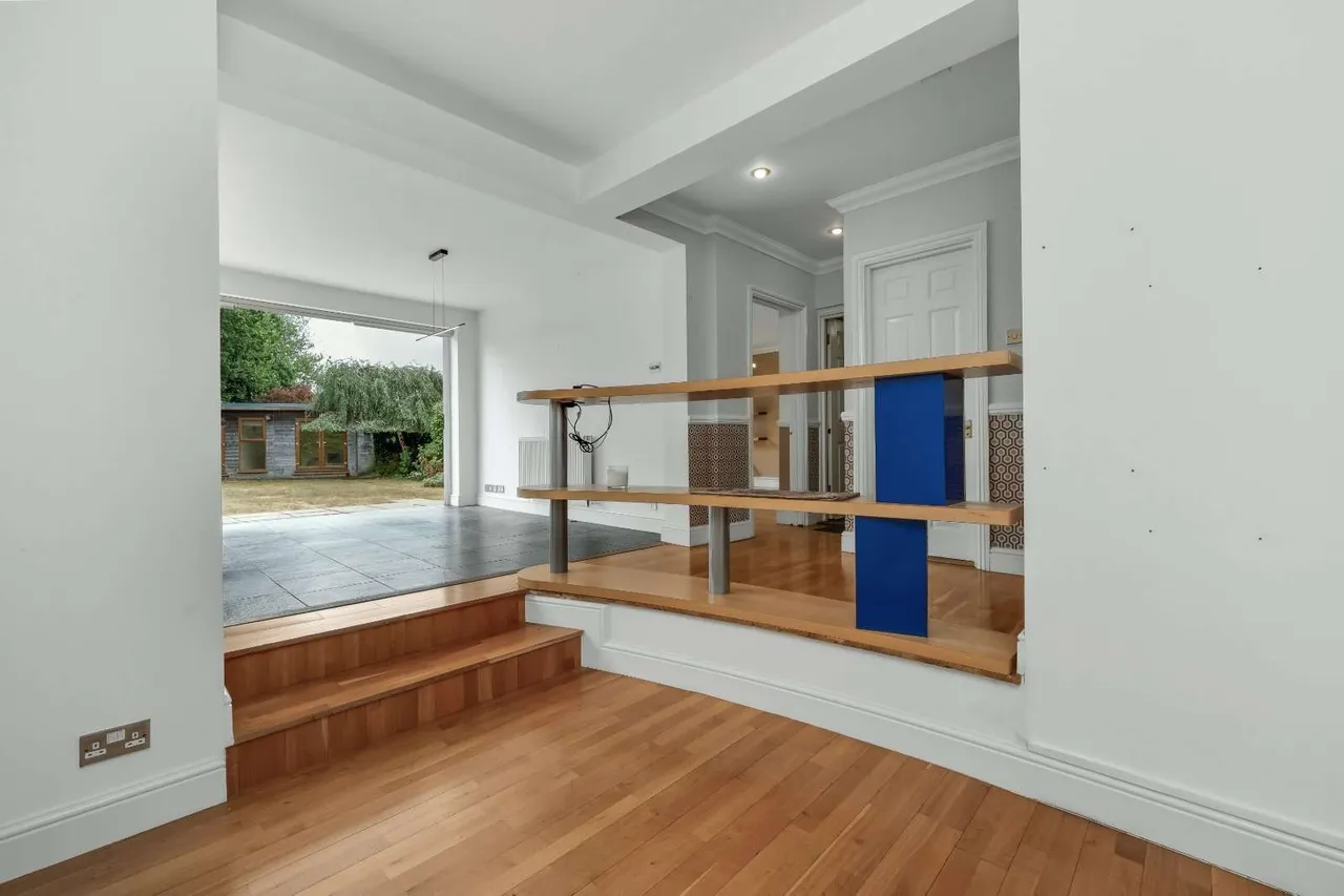 Summer Gardens, East Molesey, Surrey, KT8 9LT, photo 9