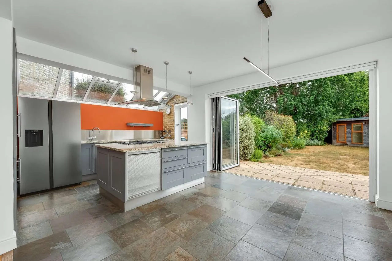 Summer Gardens, East Molesey, Surrey, KT8 9LT, photo 5