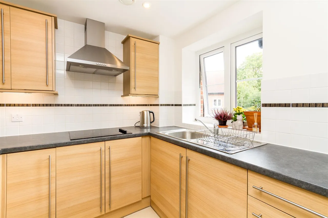Meadowside, Storrington, RH20, photo 2