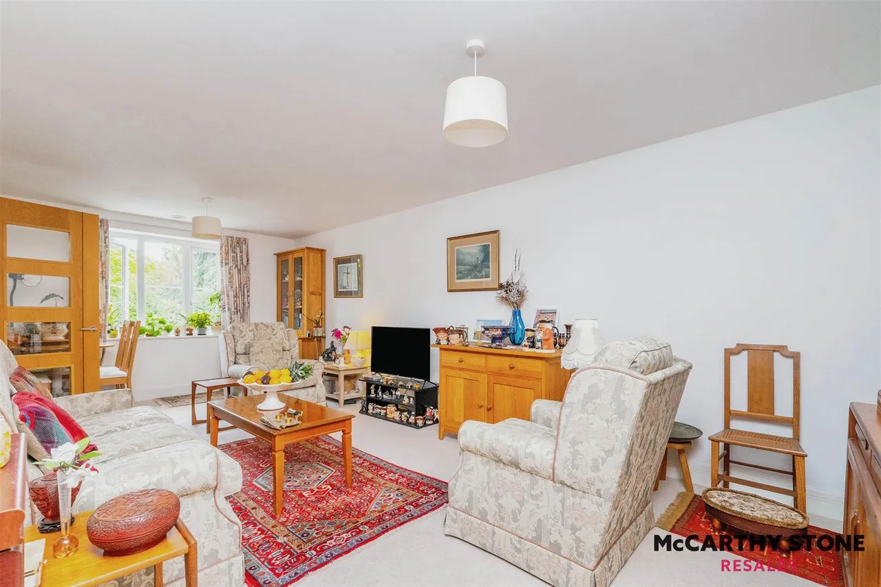 Meadowside, Storrington, RH20, photo 4