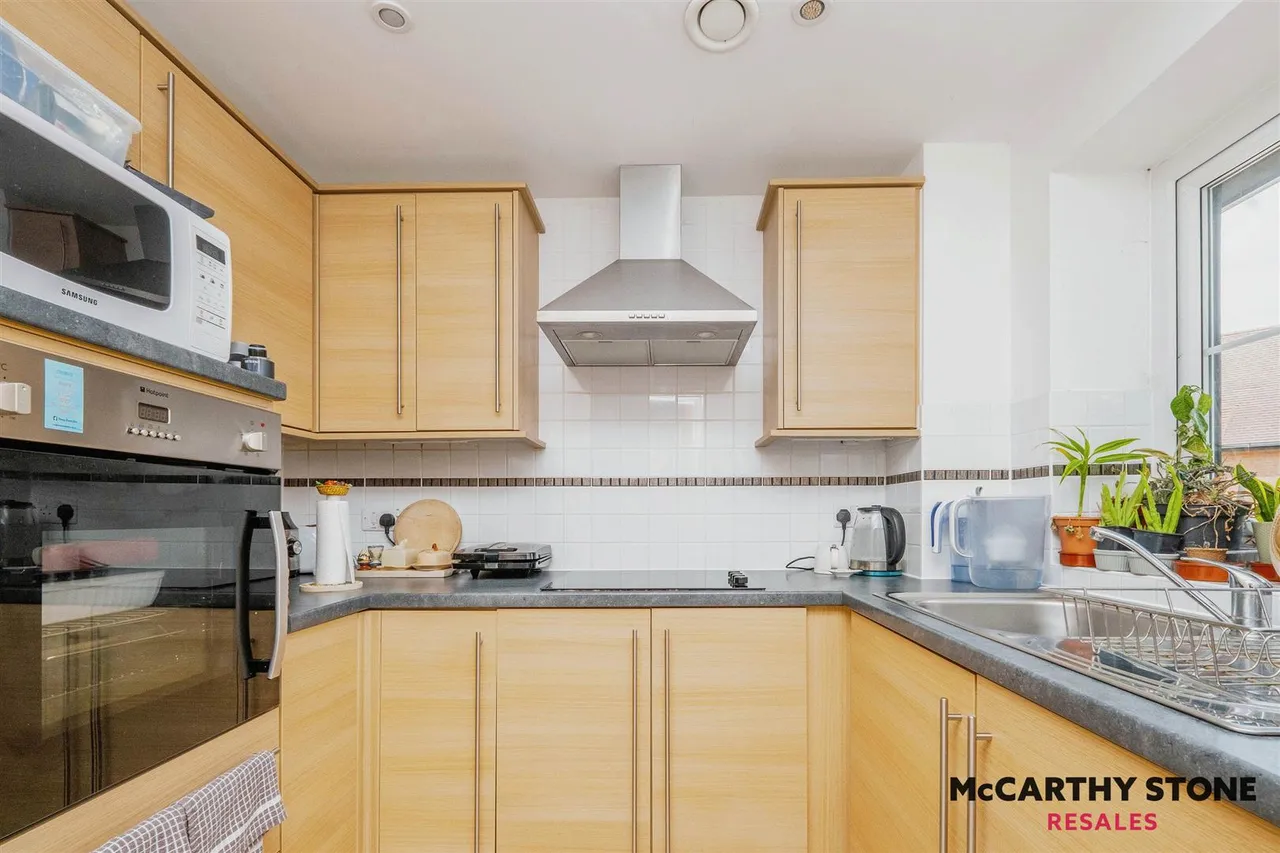 Meadowside, Storrington, RH20, photo 3