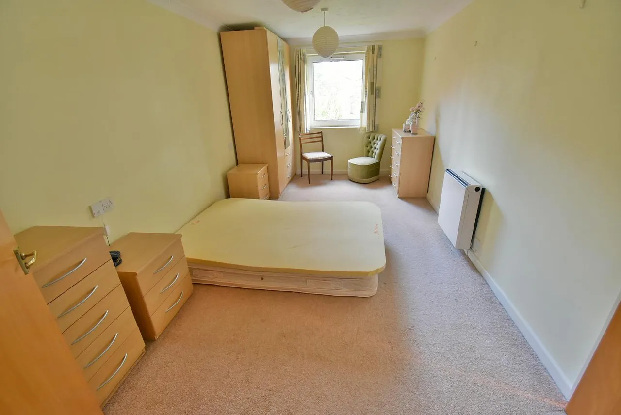 Alexandria Court, BH22, photo 6
