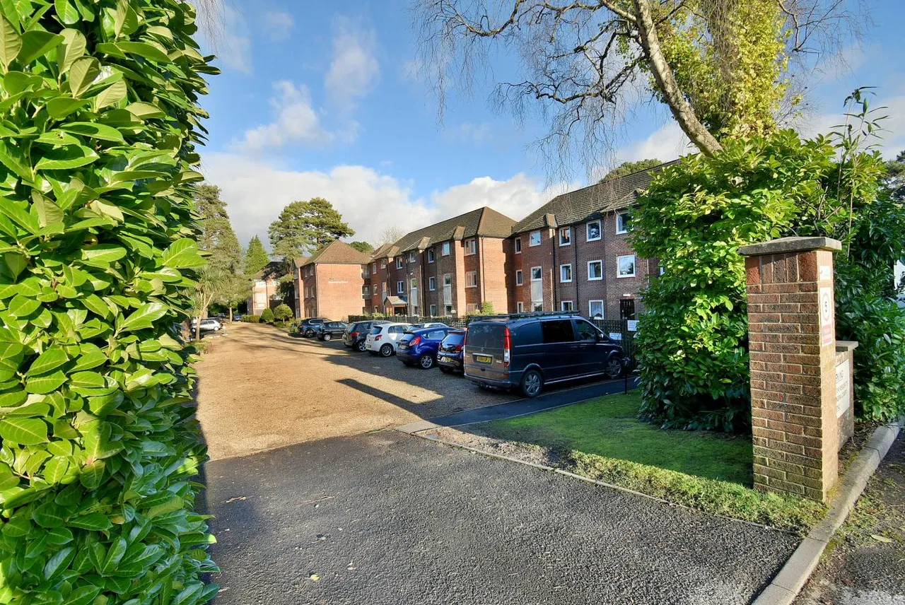 Alexandria Court, BH22, photo 11