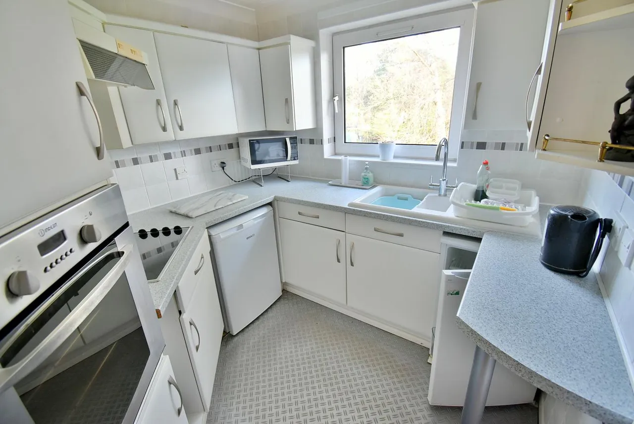 Alexandria Court, BH22, photo 4