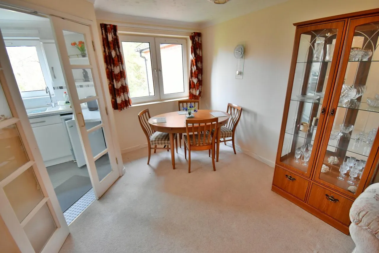 Alexandria Court, BH22, photo 5
