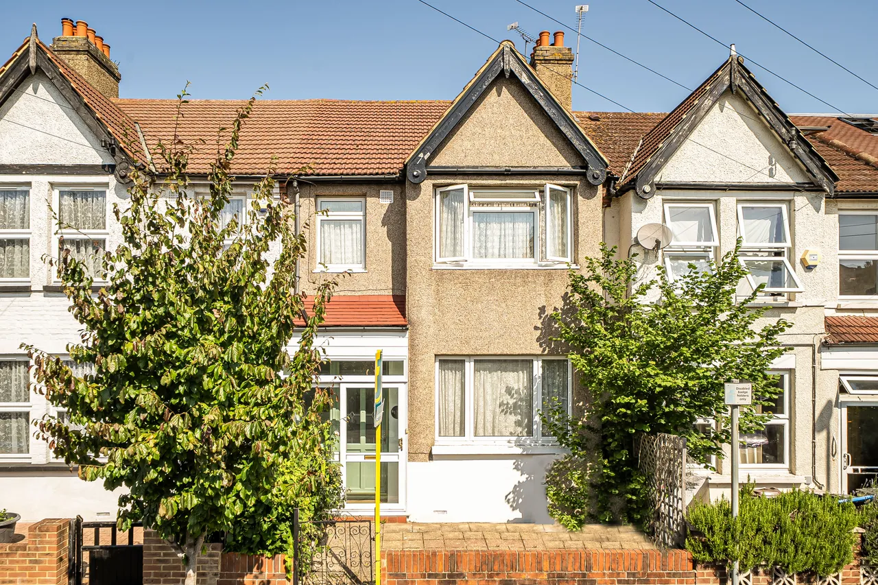 3 bed house for sale — 45 Estcourt Road, London