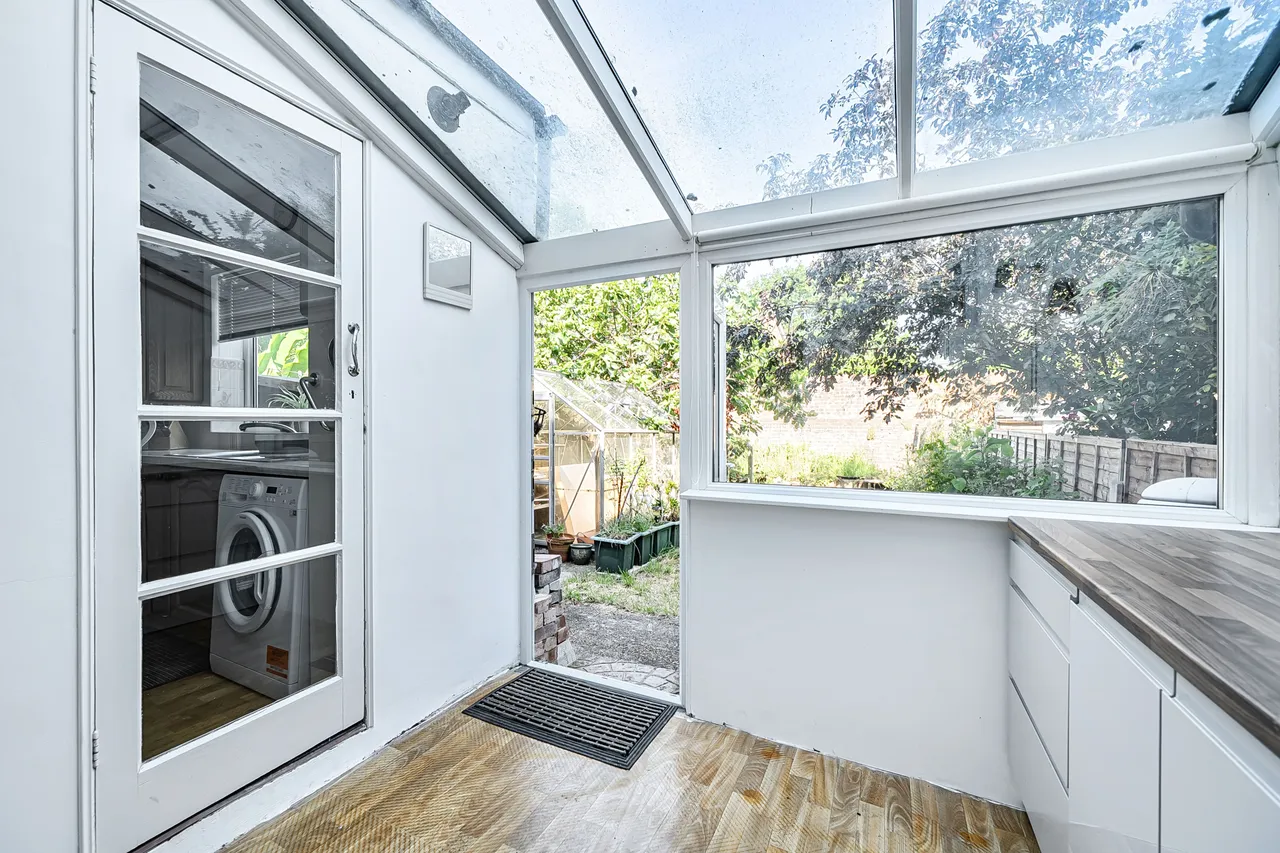 45 Estcourt Road, London, photo 3