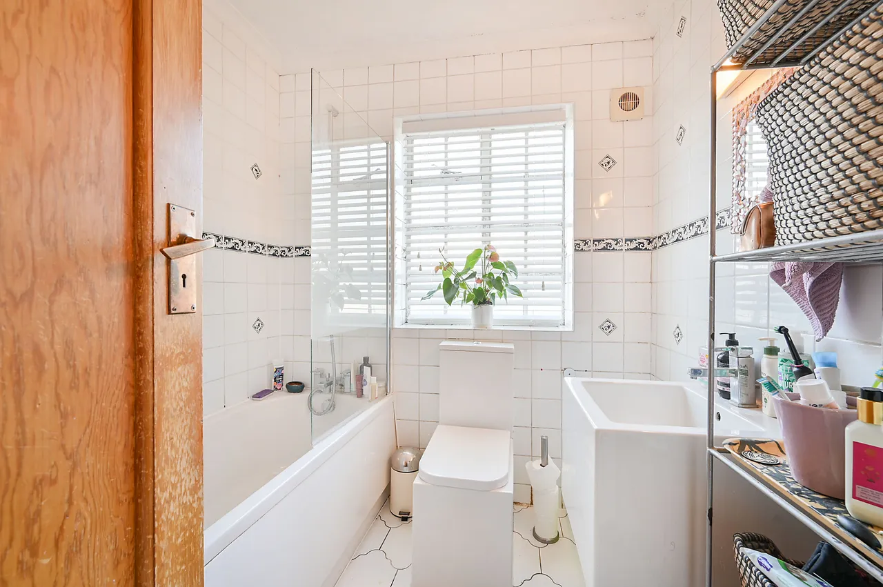 17 Ealing Village, London, photo 9