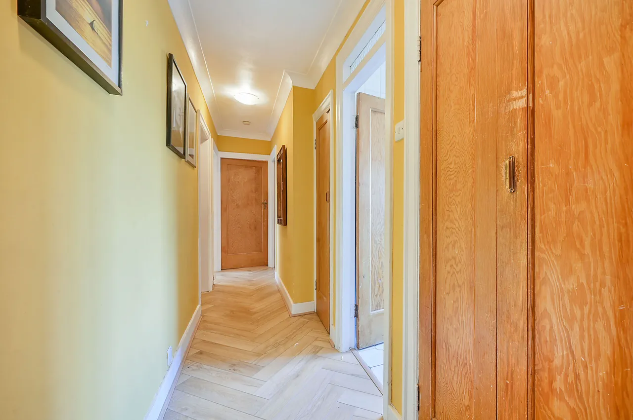 17 Ealing Village, London, photo 8
