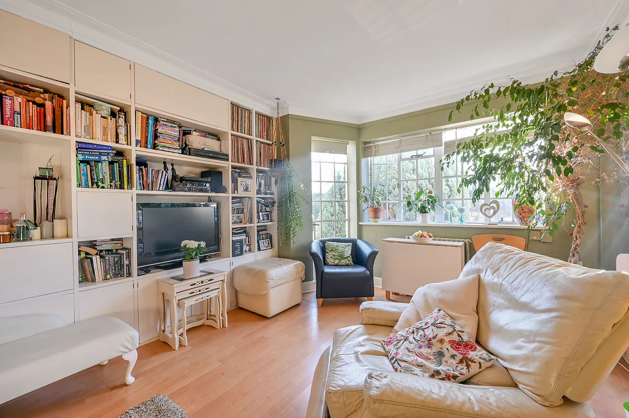 17 Ealing Village, London, photo 4