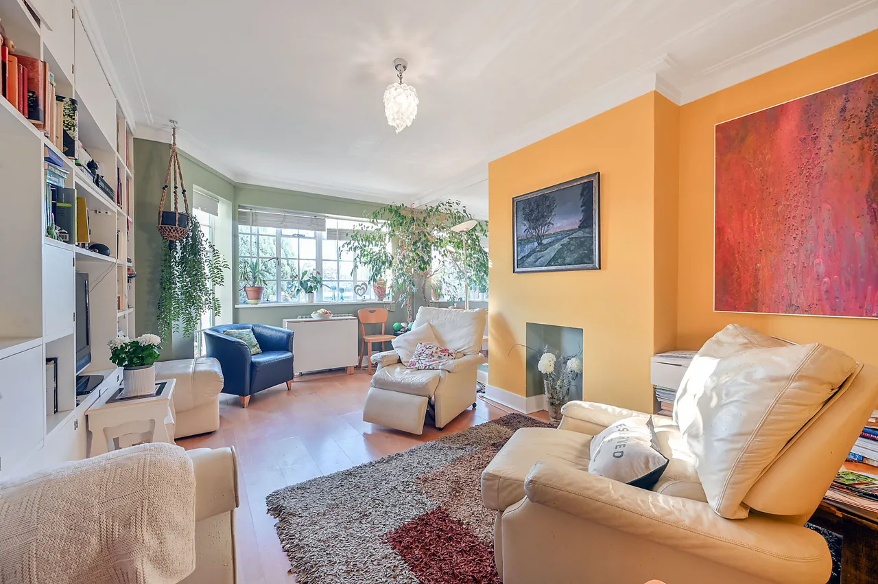 17 Ealing Village, London, photo 2
