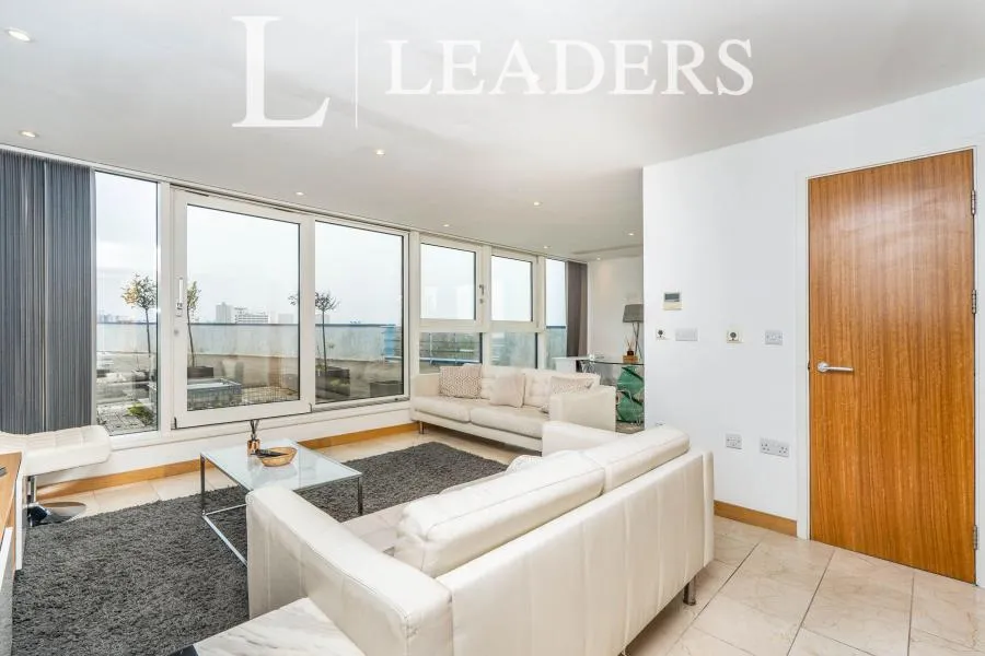 2 bed flat to rent, The Blue Building, Gunwharf Quays, PO1