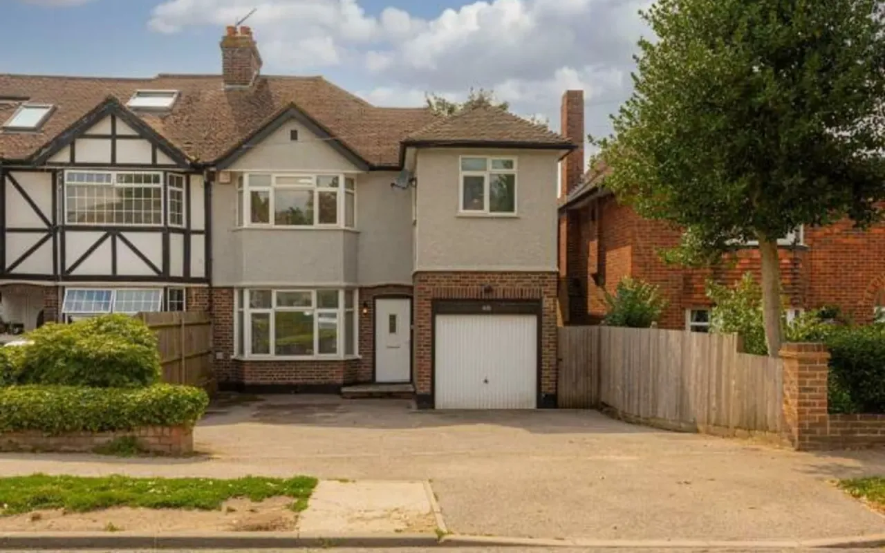 3 bed house for sale — Merland Rise, Epsom, KT18