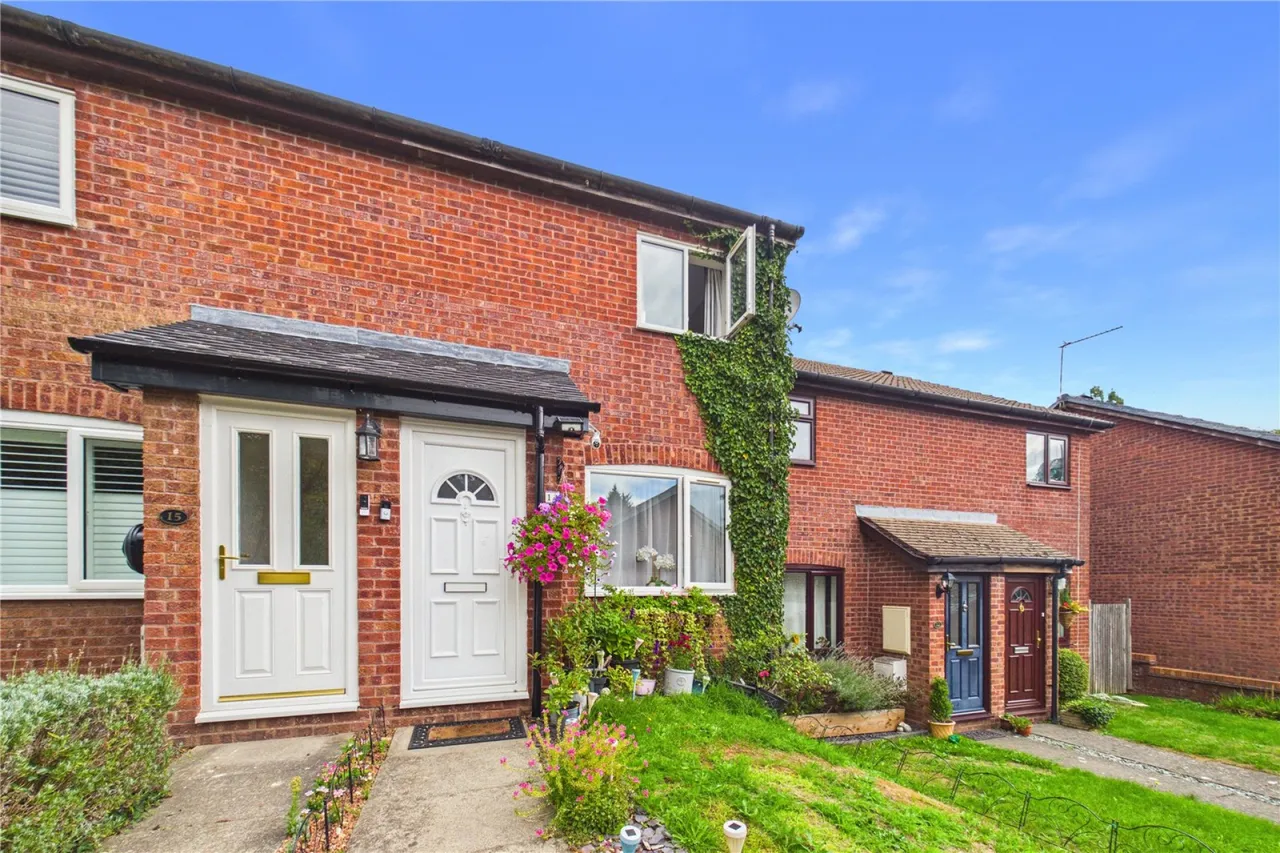 Stable Close, Burghfield Common, RG7, photo 9