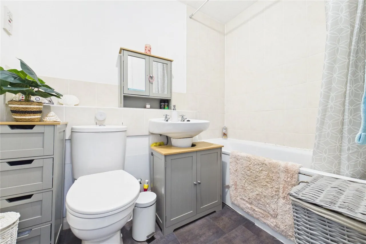 Stable Close, Burghfield Common, RG7, photo 6