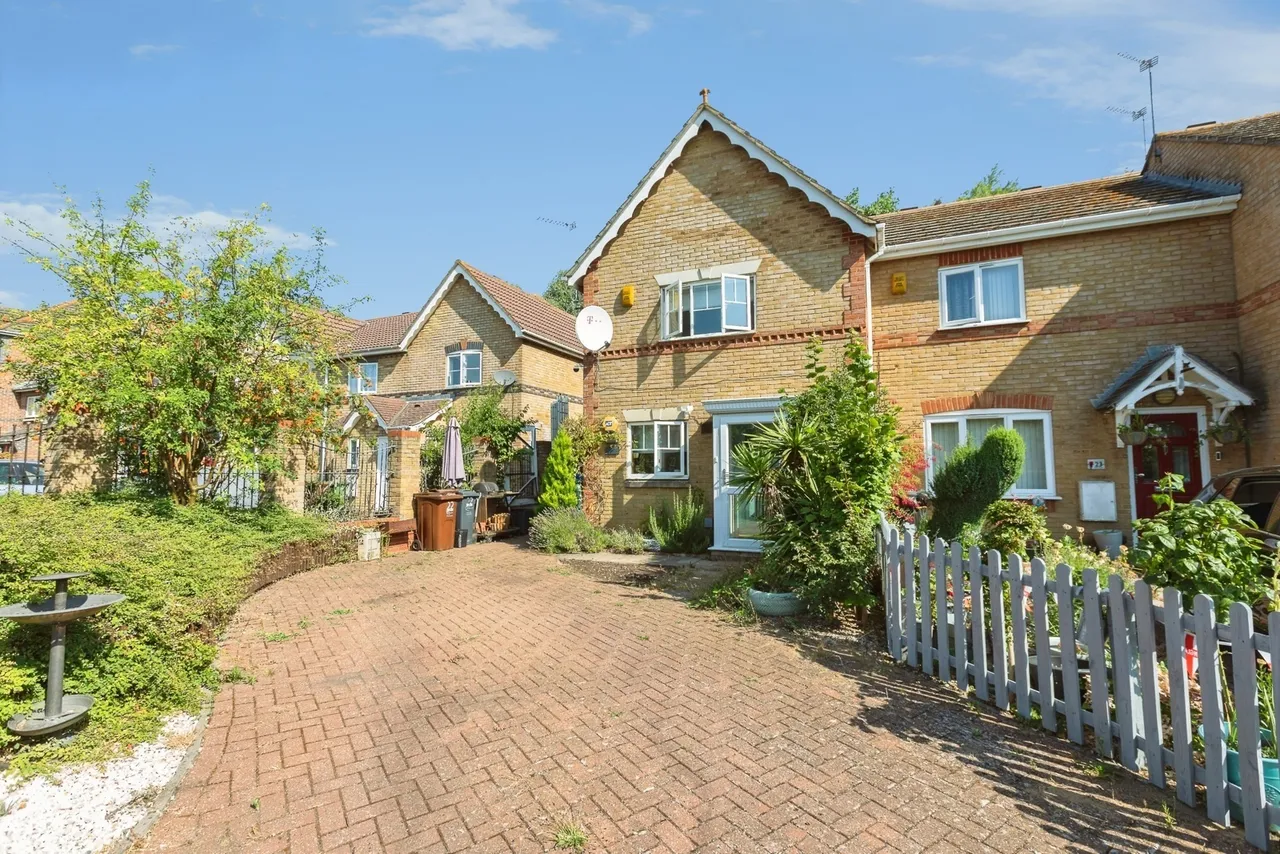 3 bed house for sale — Keel Close, Barking, London, IG11