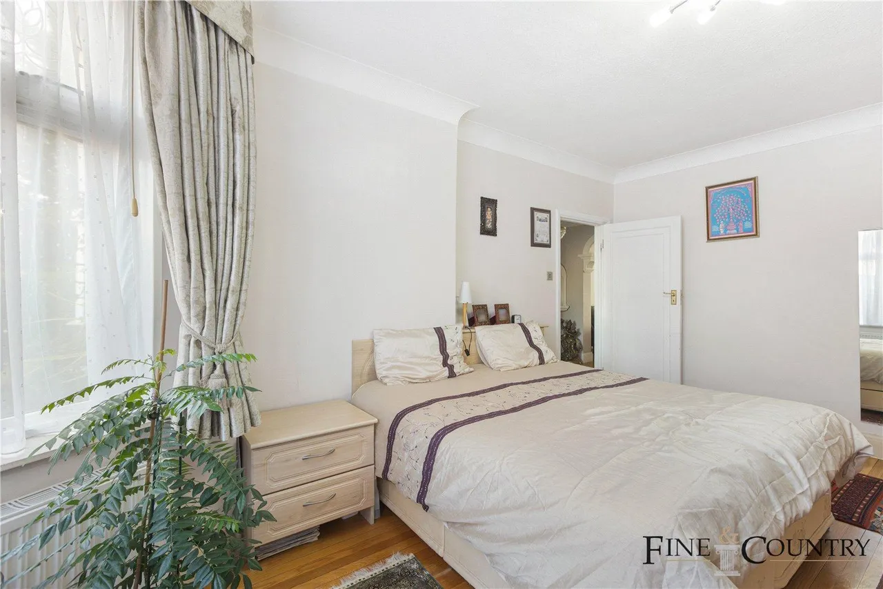 Peter Avenue, London, photo 14