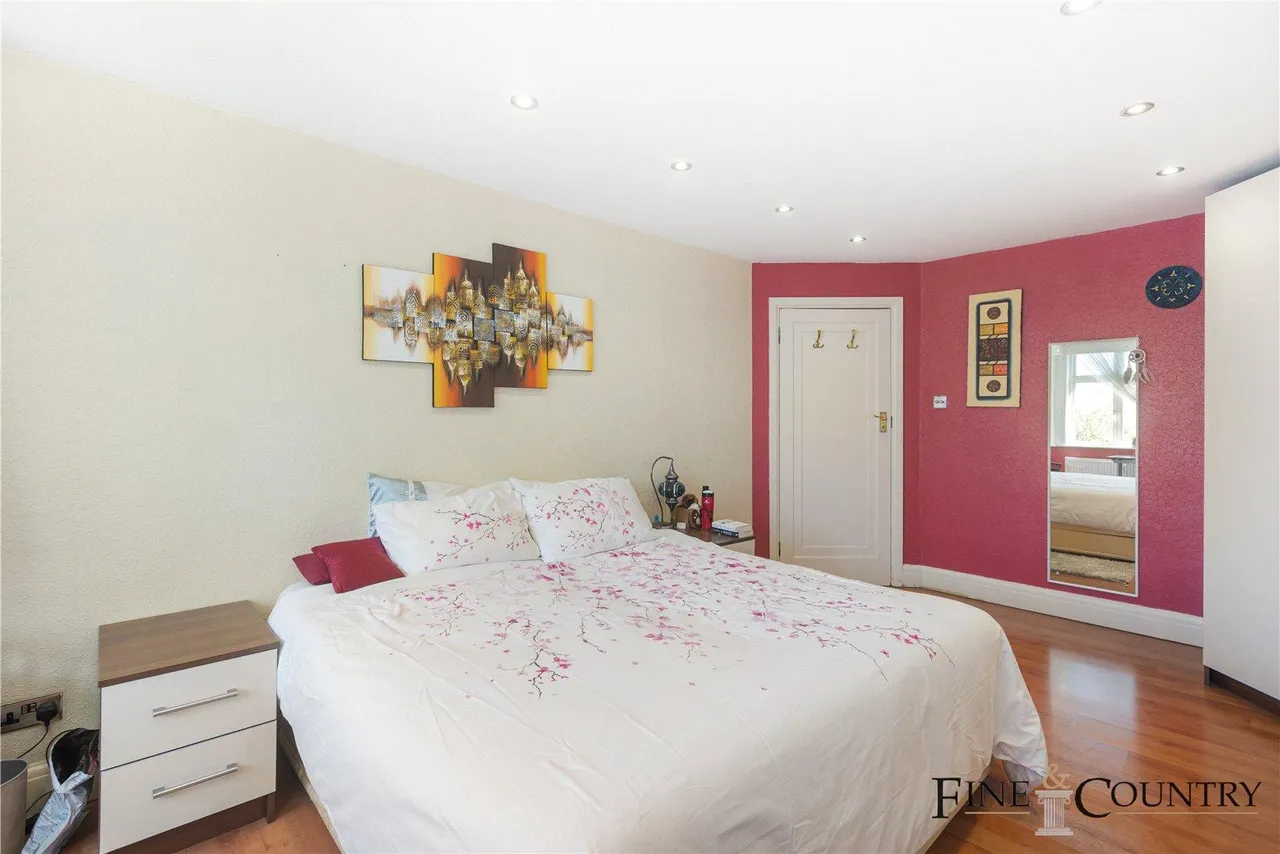 Peter Avenue, London, photo 18