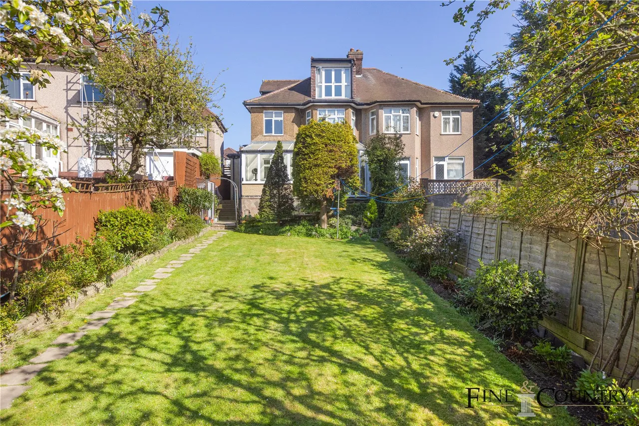 Peter Avenue, London, photo 4