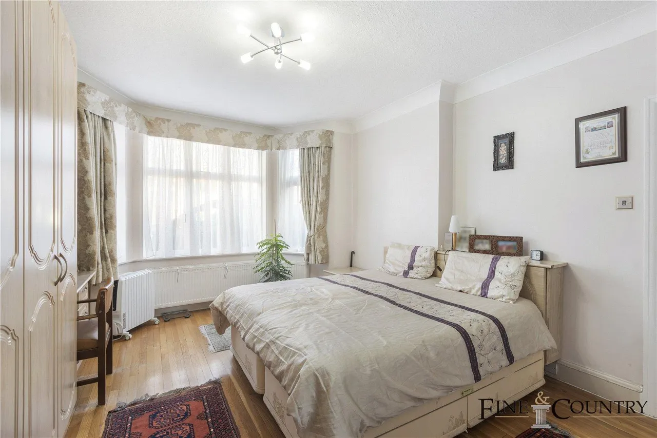 Peter Avenue, London, photo 13