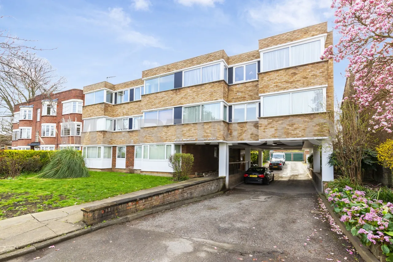 2 bed flat to rent, Dudley Court, New Wanstead, E11