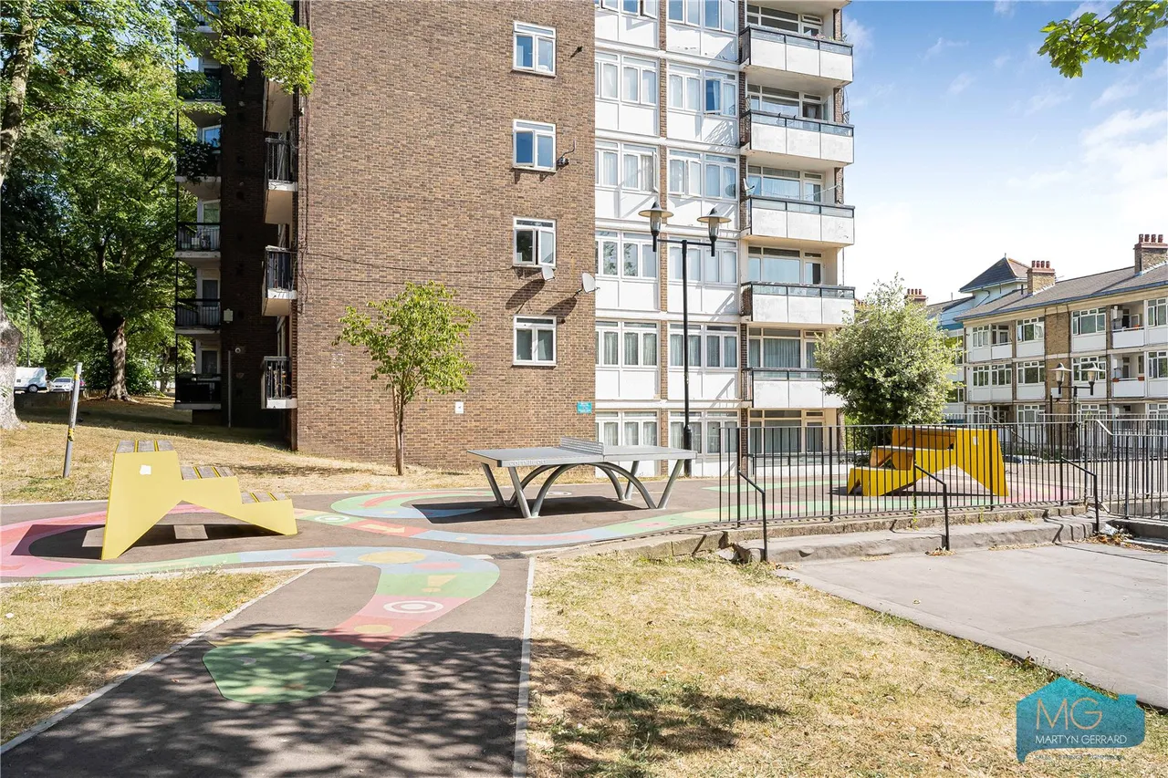 Maitland Park Road, London, NW3, photo 13